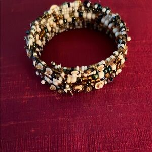 Elegant Beaded Bracelet - White and Gold